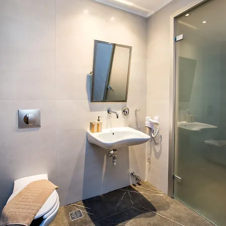 Нощувка със закуска (B & B) Epicentrum Fresh 4*